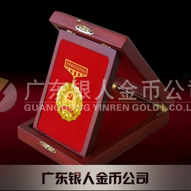 2015年10月設(shè)計定制　中共安康市委突出貢獻(xiàn)獎獎?wù)露ㄖ浦谱? title=