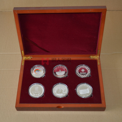 東莞某企業(yè)定制銀幣套裝禮盒贈(zèng)品