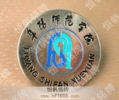 金屬校徽設(shè)計大學(xué)?；罩谱鳂邮侥０? title=